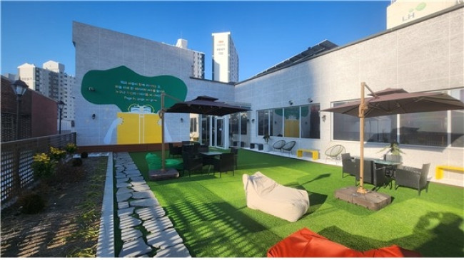 산본도서관 도심 속 힐링 공간 '루프탑 라운지' 새롭게 조성…시민들에게 전면 개방